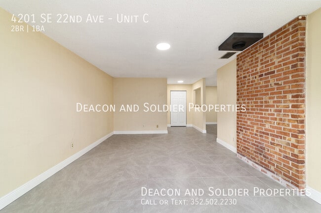 Building Photo - 4201 SE 22nd Ave