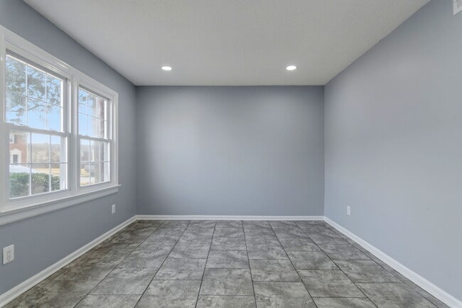 Building Photo - 611 Denton Cir