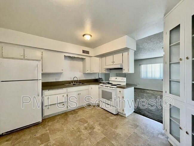 Building Photo - 1435 Bryan Dr
