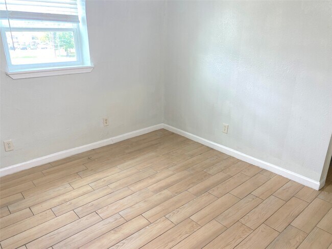 Building Photo - 1220 Shadowdale Dr