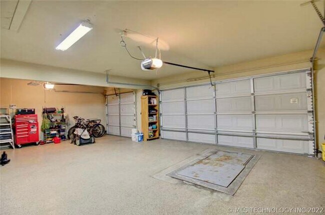 Building Photo - Large open 3 bed, 3 car Garage in The Highlands at Forest Ridge