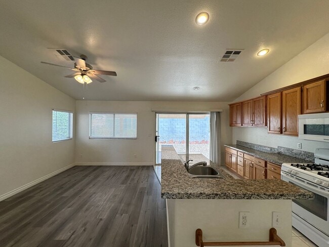 Building Photo - APACHE TRAILS