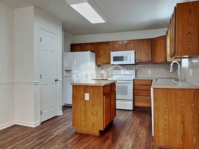 Building Photo - 6513 Colossal Ln