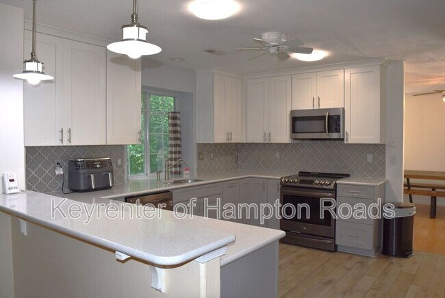 Building Photo - 1125 Lady Ashley Dr