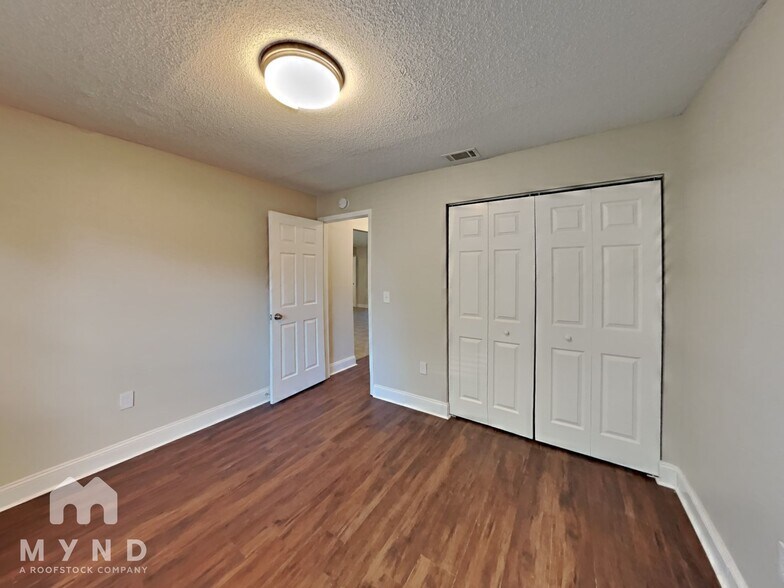 Building Photo - 712 Stillview Cir