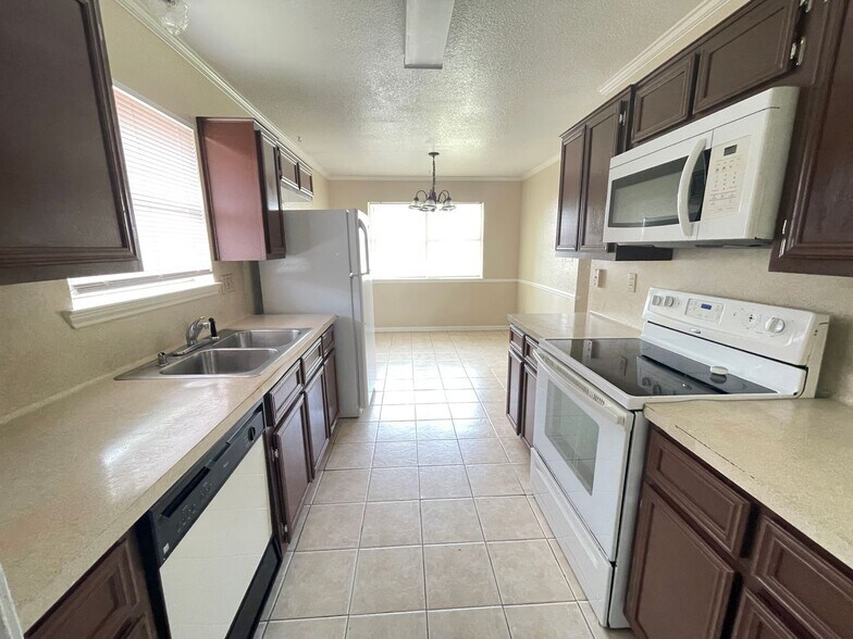 Building Photo - 4405 Derik Dr