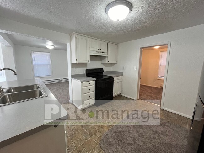 Building Photo - 3b/1ba main level home