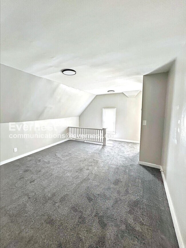 Building Photo - 1334 W 89th St