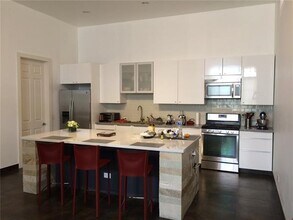 Building Photo - 1371 Crampton St