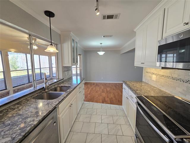 Building Photo - 2822 Oak Forest Dr