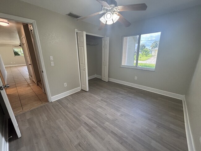Building Photo - 3949 Lothair Ave