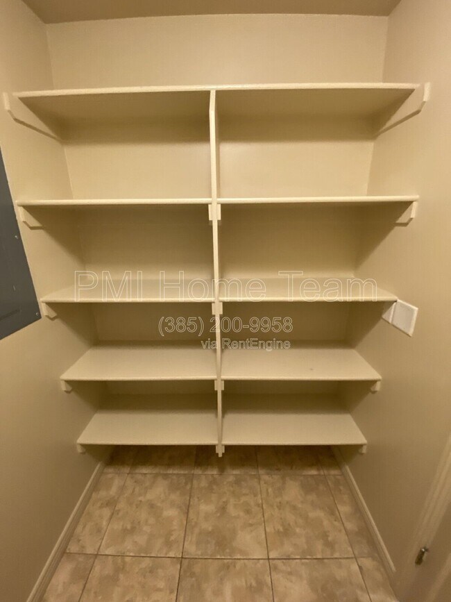 Building Photo - 2510 Charleston Ave