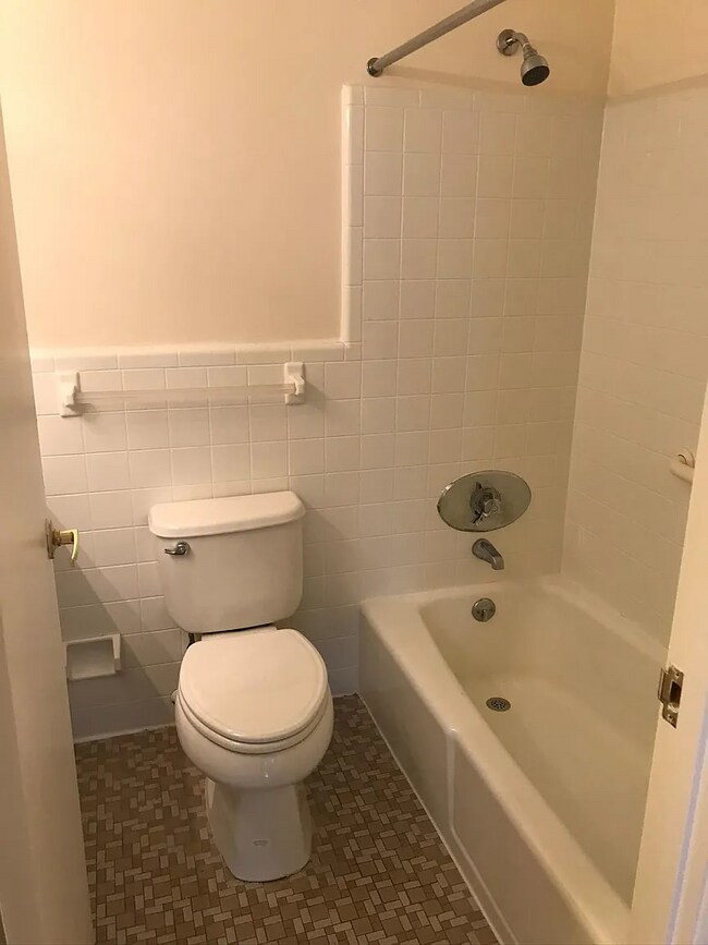 Building Photo - 3 Captain Parker Arms