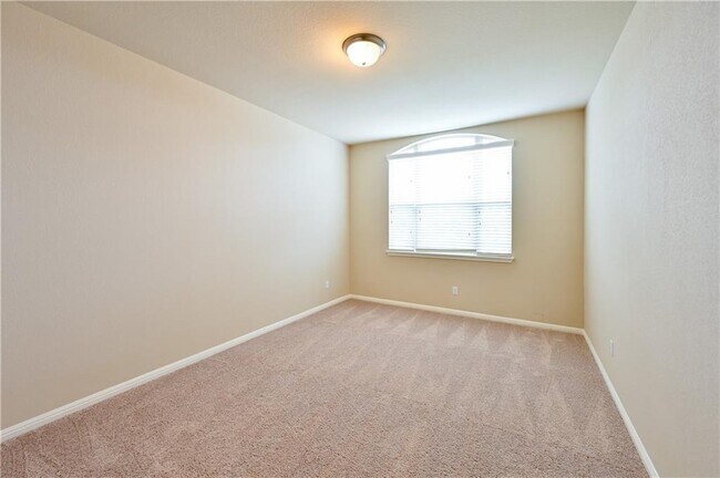 Building Photo - 100 Lake Mineral Wells Dr