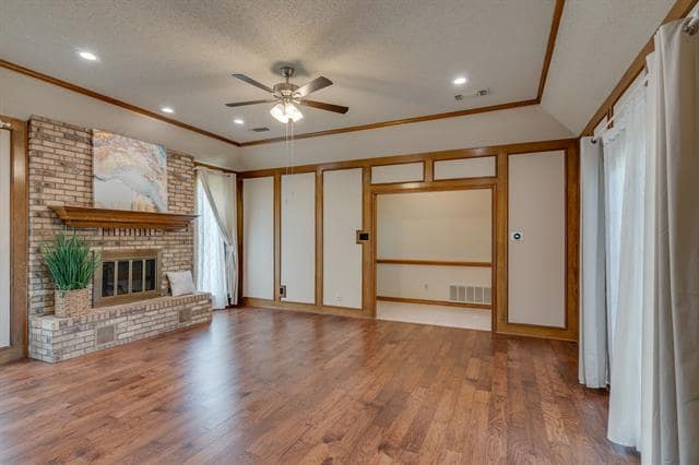 Building Photo - 704 Shady Ln