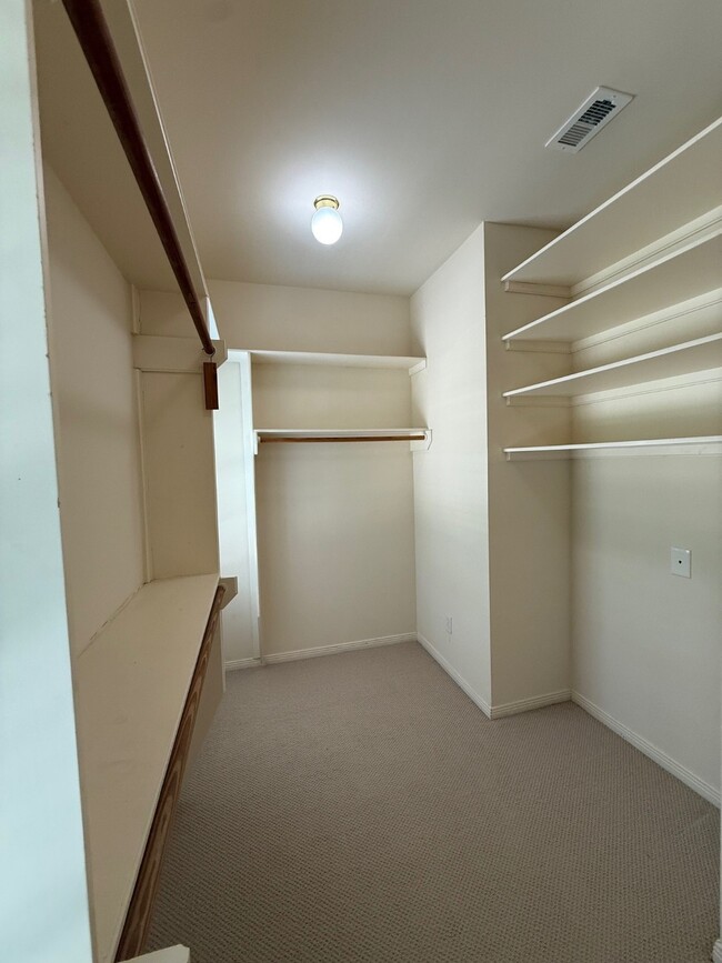 Building Photo - 5920 Fordham St