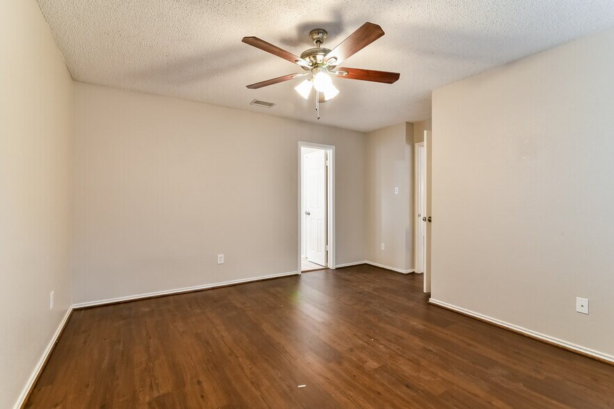 Building Photo - 17103 Spruce Run Dr