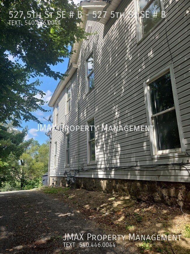 Building Photo - This property has a no security deposit op...