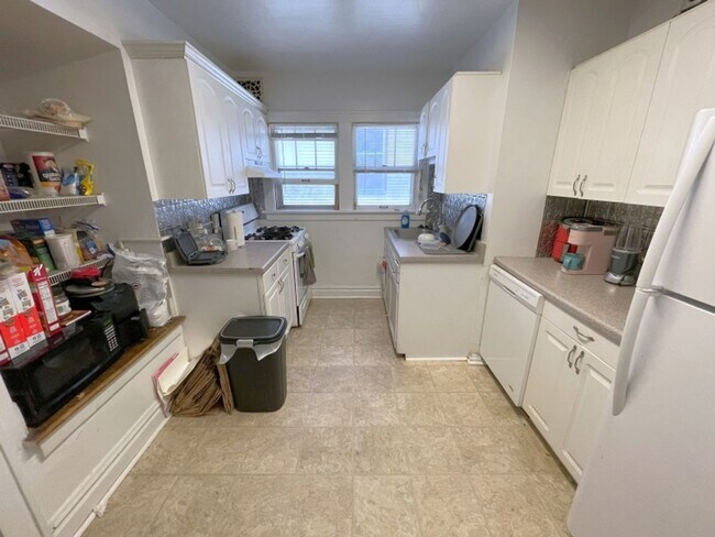Building Photo - 33 Lathrop St