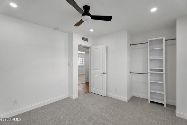 Building Photo - 2542 W Nopal Ave