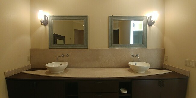 Building Photo - 406 Lillian Dr