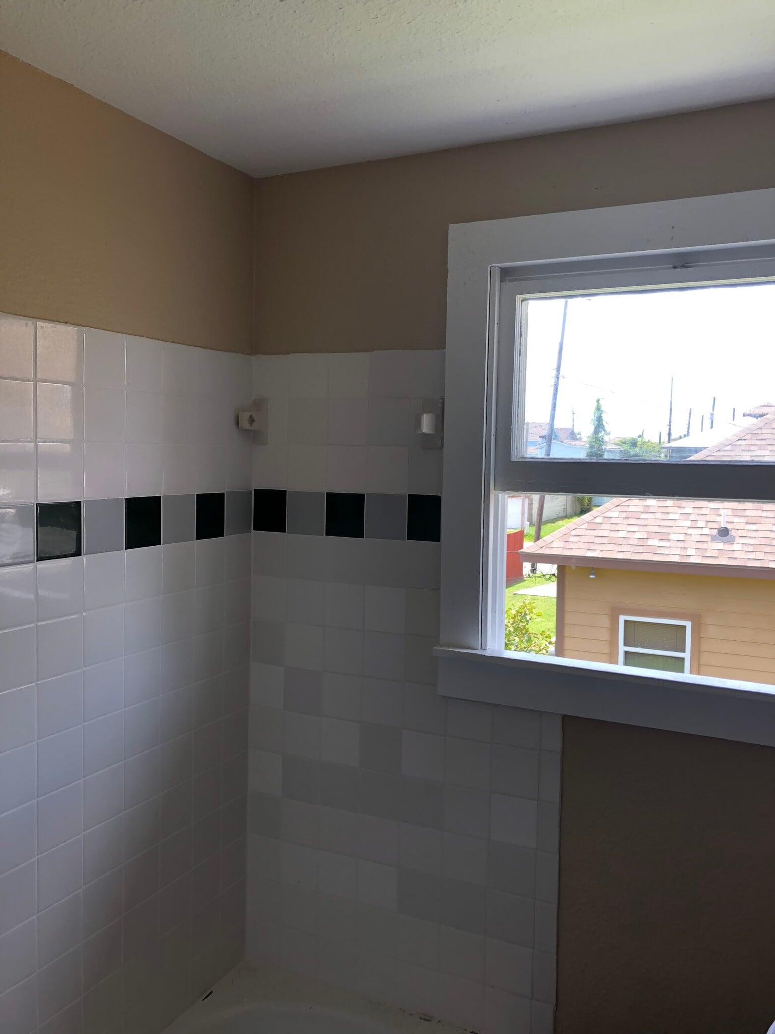 Bathroom shower/tub area - 2919 Avenue R