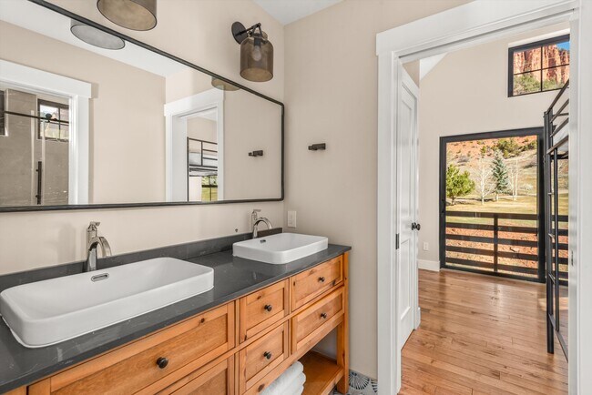 Building Photo - 106 Castle View Dr