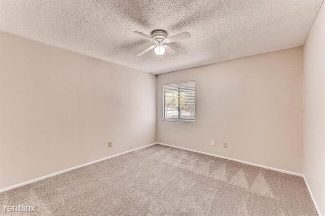 Building Photo - 4 br, 2.5 bath House - 3305 Castle Drive UNIT