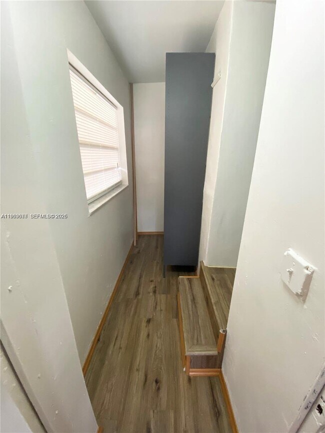 Building Photo - 705 NE 87th St