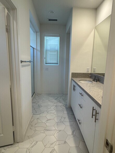 Building Photo - 16216 Hollyhock Ave