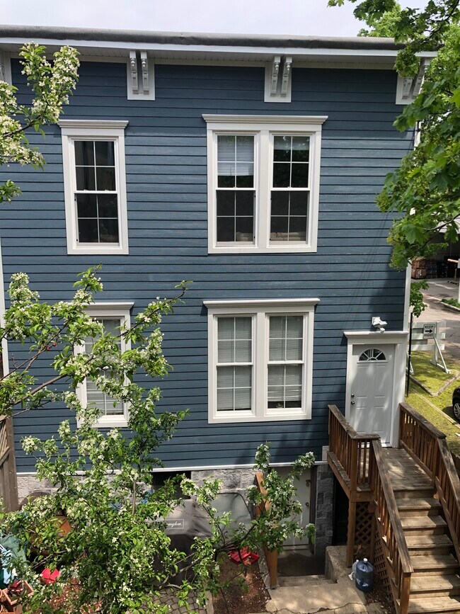 Building Photo - 702 W Schubert Ave
