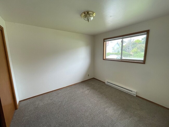 Building Photo - Moore (1371 SE 9th Ave &amp; 1370 SE 10th Ct.)