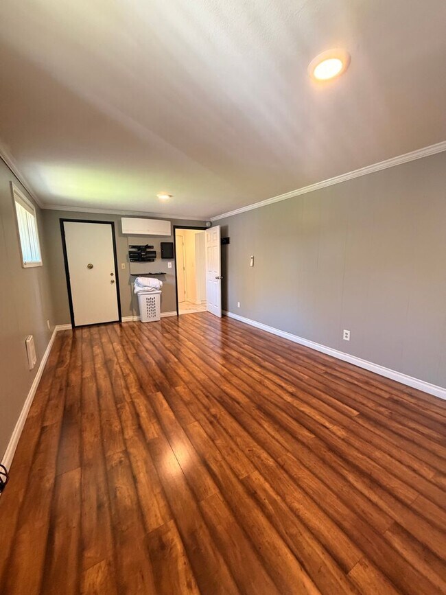 Building Photo - 4-Bedroom 4-Bathroom home with attached Studio apartment