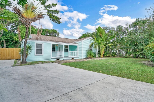 Building Photo - 413 36th St