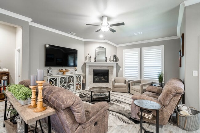 Building Photo - 11 Los Campos Dr