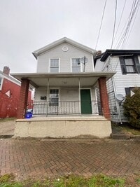 Building Photo - 324 Village St
