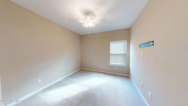 Building Photo - 3965 Cloverdale Ct