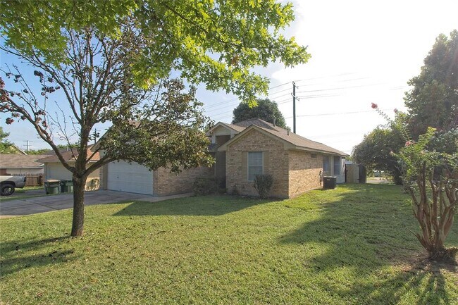 Building Photo - 300 Caladium Ct