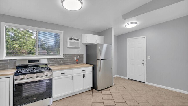 Building Photo - New Renovation! 3 Bed 1 Bath Rental Home in Tulsa