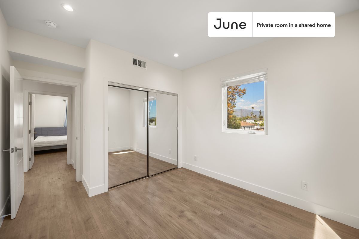 Building Photo - Room in Shared 4 bed/4 bath home