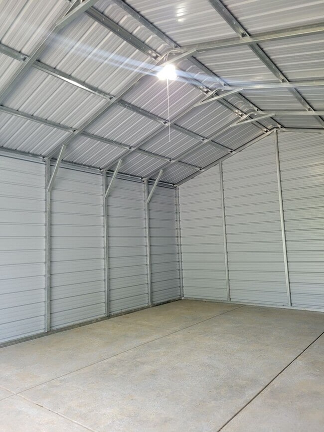 Building Photo - Newly remodeled 3 bedroom on the north sid...