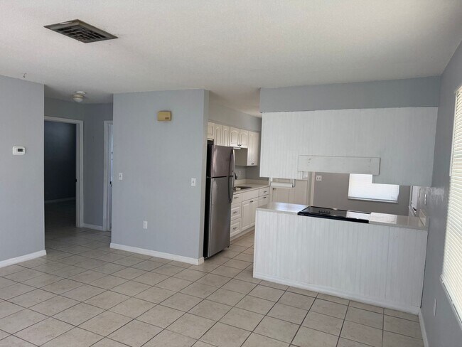 Building Photo - 2Br/1Ba With Golden Beach Access