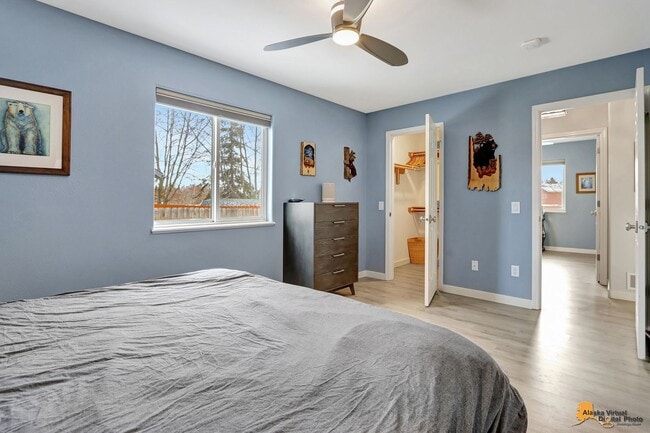 Building Photo - Fully Furnished Three Bedroom Executive Re...