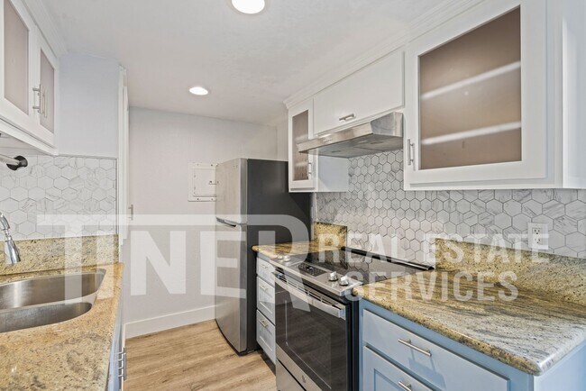 Building Photo - 7032 Fair Oaks Blvd