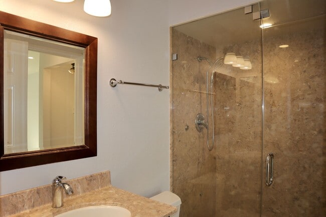 Building Photo - Wonderful 4 Bedroom Home in Fremont – Beautiful Backyard!