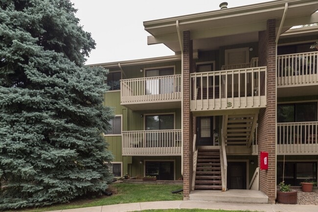 Building Photo - 2800 Kalmia Ave