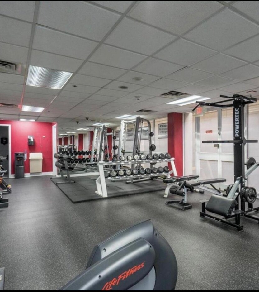 Gym included - 2001 Hamilton St