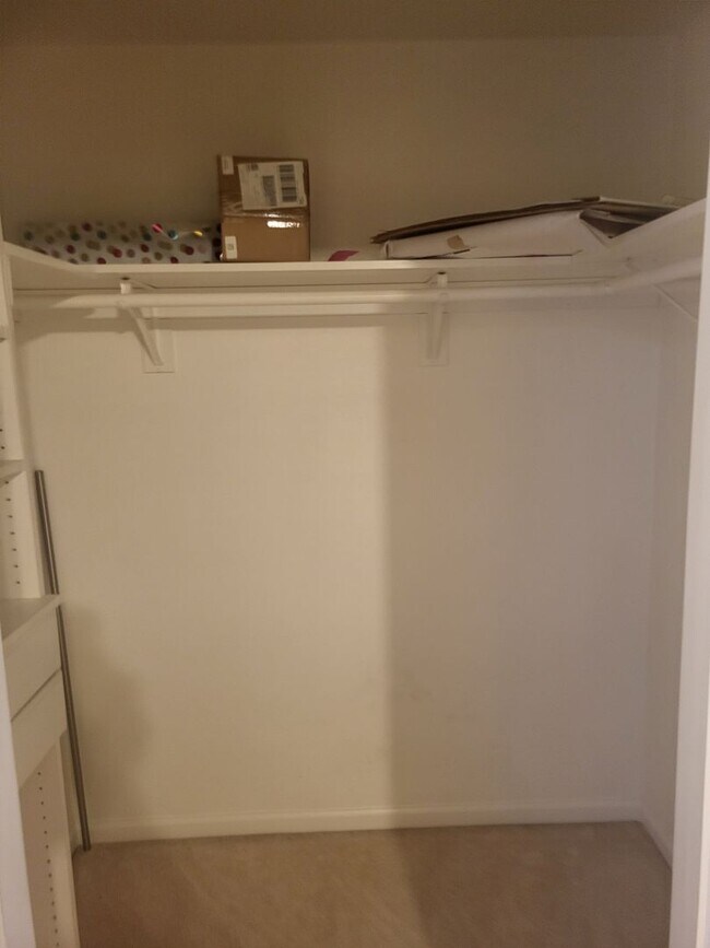 Building Photo - 5049 Pine Lake Ct