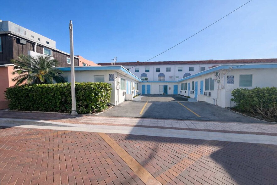 Building Photo - 338 Van Buren St