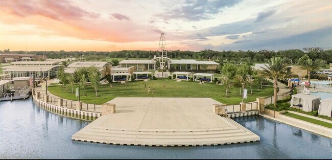 Building Photo - 4143 Champlain Wy